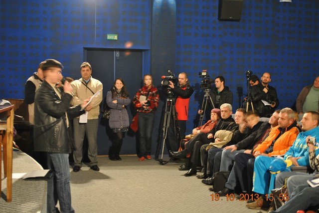 В столичном микрорайоне Березняки прошли общественные слушания. Фото: Валентин Вдовиченко "Сегодня"