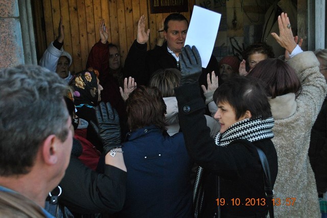 В столичном микрорайоне Березняки прошли общественные слушания. Фото: Валентин Вдовиченко "Сегодня"