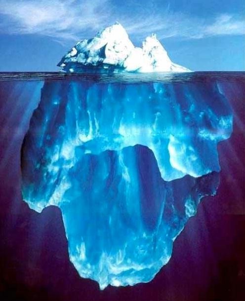 1. Антарктика. Айсберг B-15<br />
Айсберг B15-A длиной в 160 км, который мог бы обеспечивать питьевой водой весь мир в течение нескольких месяцев, был частью айсберга B15, который откололся от шельфового ледника Росса пять лет назад. Самый большой за всю историю наблюдений в Антарктике айсберг под названием В15 был заперт в море Росса на протяжении двух с половиной лет. Его площадь составляла около 11 тыс. кв. км, что сравнимо, например, с площадью о. Ямайка. Но в октябре 2003 года из-за сильных бурь и таяния льда он раскололся. Также ученые утверждают, что события, связанные с айсбергом, в значительной степени повлияли на погоду, флору и фауну Антарктики. Ученые считают, что откол айсберга отрицательно сказался на популяции пингвинов и китов, живущих в заливе Макмердо. Расстояние, которое пингвинам приходилось преодолевать по воде до берега, значительно увеличилось.<br />
