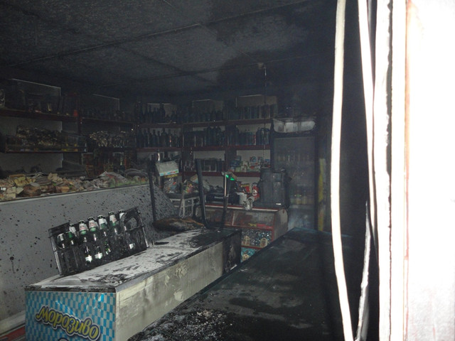 Под Киевом чуть не сгорел продуктовый магазин. Фото: ГосЧС