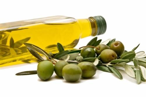 5. Оливковое масло<br />
 Оливковое масло популярно благодаря высокому содержанию моно-ненасыщенных жирных кислот, в особенности олеиновой кислоты, активно снижающей уровень 