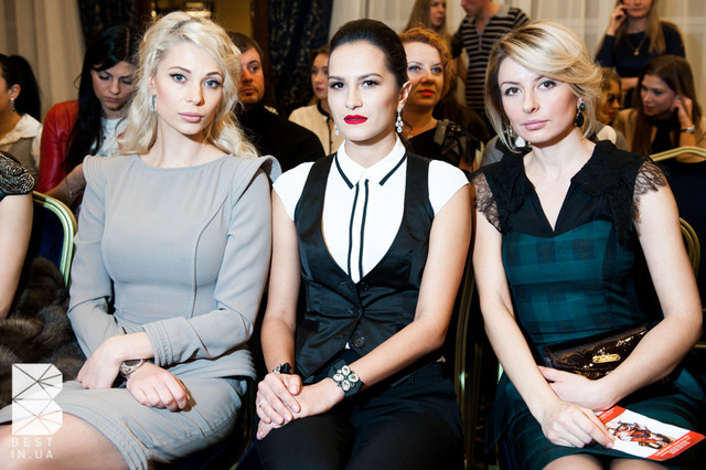 Ольга Янукович (первая слева) посетила показ мод 