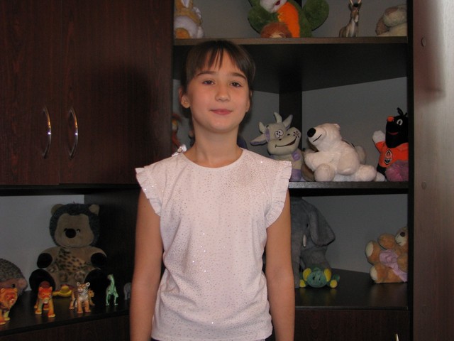 Карине — абонемент в аквапарк<br /><br />
12-летняя Карина — главная маленькая помощница в доме по хозяйству. Девочка мечтает побывать всей семьей в аквапарке.