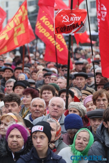 В Донецке 7 ноября праздновали в лучших традициях СССР. Фото: А. Худотеплый