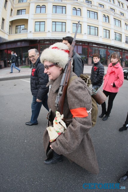 В Донецке 7 ноября праздновали в лучших традициях СССР. Фото: А. Худотеплый