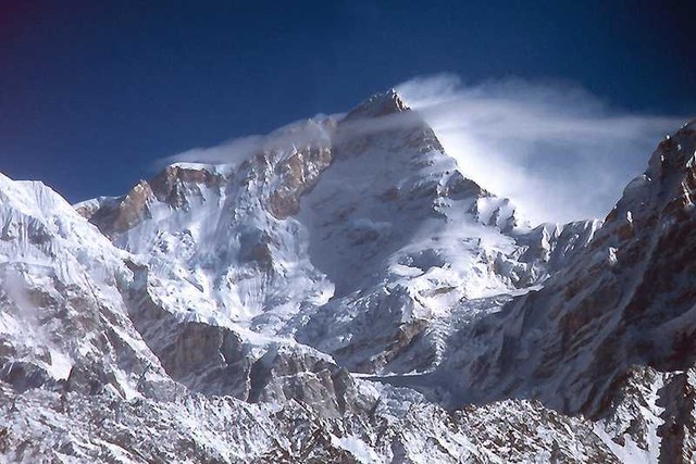 8.Манаслу <br />
Манаслу — гора в Гималаях, главная вершина которой 8156 м. Манаслу входит в состав горного массива Мансири-Гимал (также известного под именем Манаслу-Гимал), расположенного на севере центральной части Непала. Название Манаслу переводится с санскрита как 