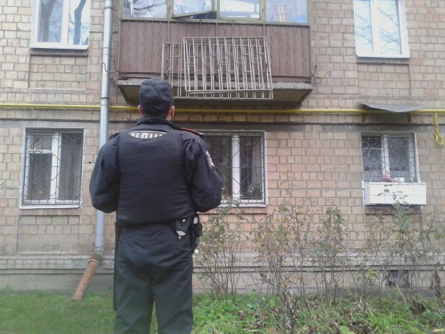 Вор, убегая из киевской квартиры, спрыгнул с четвертого этажа. Фото: Магнолия-ТВ