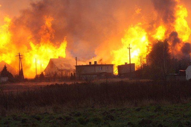 Мощный взрыв на газопроводе в Польше сжег деревню и лес кругом, фото AFP