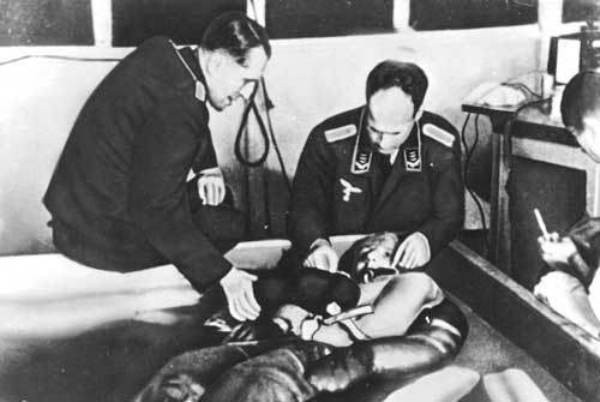 1. Эксперименты нацистов над людьми<br /><br />
Серия медицинских экспериментов, проводившихся на большом числе заключенных в нацистской Германии на территории концентрационных лагерей во время Второй мировой войны. Заключенные принуждались к участию в этих экспериментах и, как правило, эксперименты приводили к смерти.  В Освенциме и других лагерях под руководством доктора Эдуарда Виртса отобранные заключенные подвергались различным экспериментам, которые были разработаны для того, чтобы помочь немецким военнослужащим в боевых ситуациях, разработать новое оружие и методики лечения немецких солдат, получивших ранения. <br />
Эксперименты над детьми-близнецами в концентрационных лагерях были начаты для того, чтобы обнаружить схожесть и различия в генетике близнецов. Основной фигурой в этих экспериментах был Йозеф Менгеле, который произвёл эксперименты над более чем 1500 пар близнецов, из которых только около 200 остались живы. Менгеле проводил свои эксперименты над близнецами в концлагере Аушвиц. Близнецов классифицировали по их возрасту и полу и располагали в специальных бараках. <br />
Эксперименты включали в себя инъекции различных химических препаратов в глаза близнецов, чтобы проверить, возможно, ли изменить цвет глаз. Эти эксперименты  часто заканчивались сильной болью, заражением глаз и временной или постоянной слепотой. Также проводились попытки 
