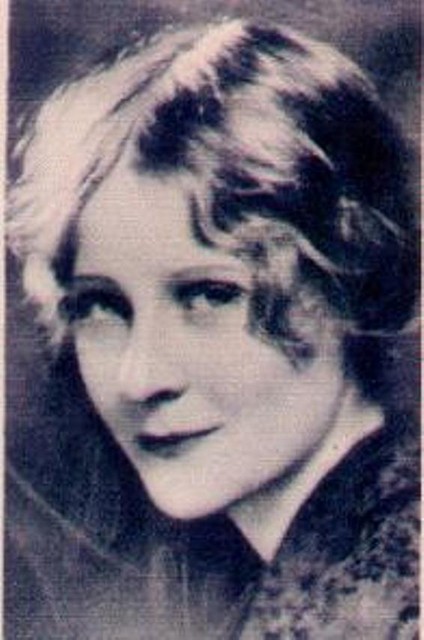 Пег Энтуисл<br /><br />
Пег Энтуисл  (5 февраля 1908 — 18 сентября 1932) – британская актриса, известная тем, что покончила жизнь самоубийством, спрыгнув с буквы 