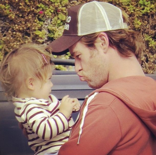 Крис Хемсворт с дочерью. Фото Instagram