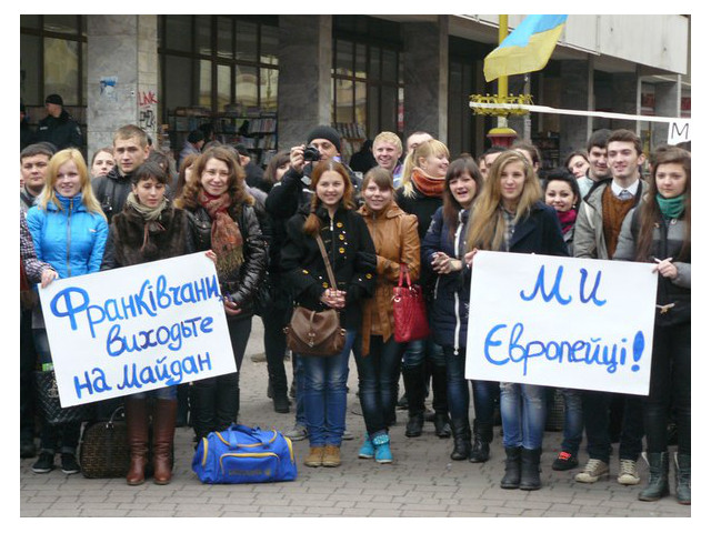 В Ивано-Франковске проходит митинг. Фото: styknews.info