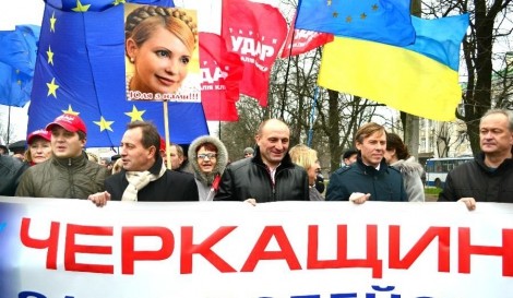 Около тысячи человек вышли на "евромайдан" в Черкассах. Фото пресс-службы партии "УДАР"