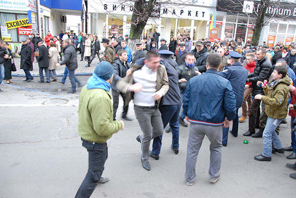 В Хмельницком произошла массовая драка. Фото: Независимый общественный портал