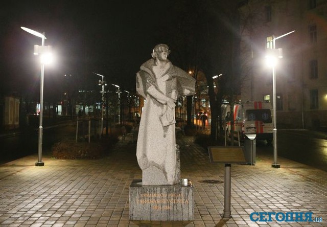 Памятник Шевченко установили 2 года назад | Фото: Сергей Николаев