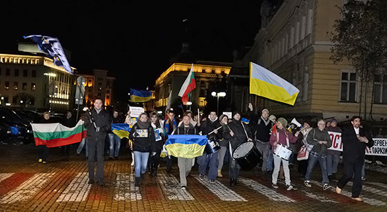 Украинцы в Болгарии вышли на протест. Фото: Стожары