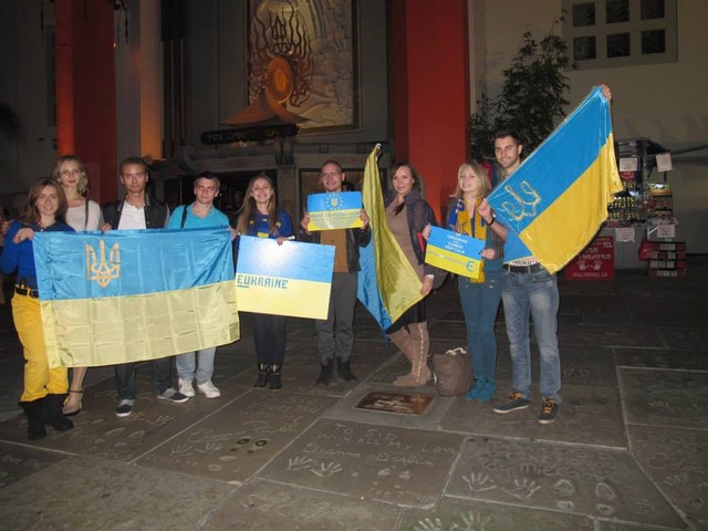 Украинцы устроили Евромайдан в Лос-Анжелесе. Фото: facebook.com/losangeleseuromaidan