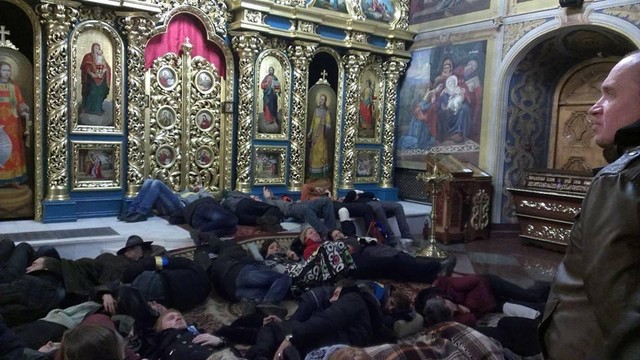 Люди ночевали в церкви. Фото: "Фейсбук"