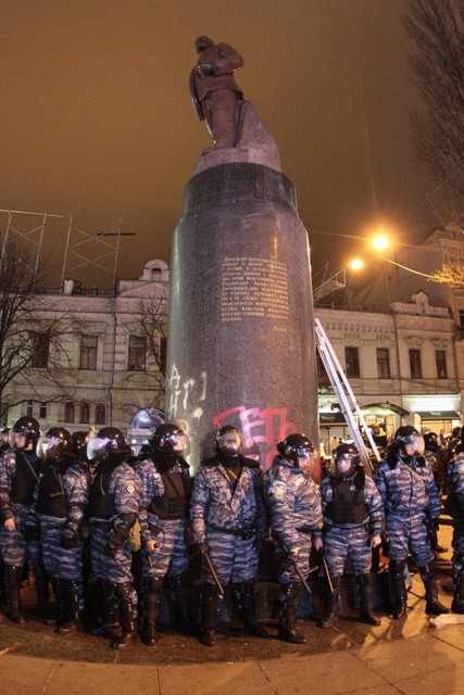 Ленина снести не дали. Фото: Ю. Кузнецов