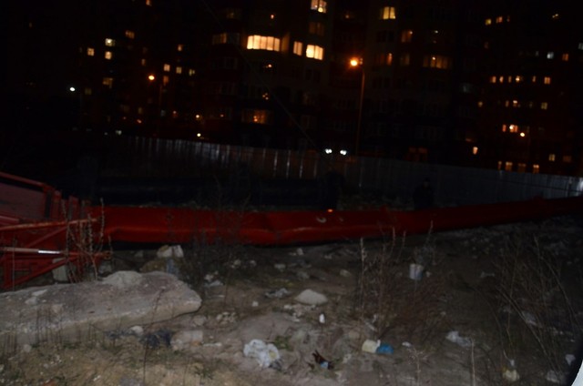 На киевской стройке упал строительный кран. Фото: joinfo.com