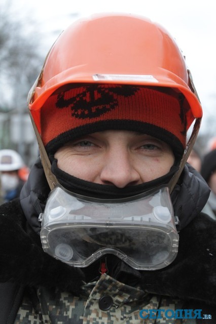 Люди на Евромайдане улыбаются и верят в приближение хороших перемен | Фото: Анастасия Искрицкая