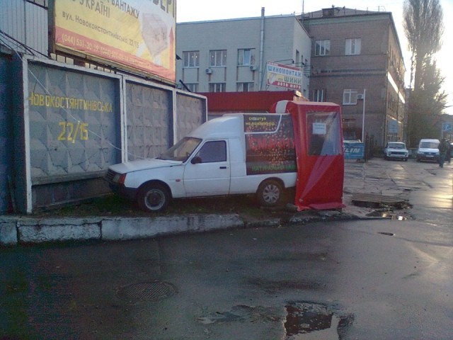 Автокофейня к зиме обзавелась "прицепом". Фото: Город Киев