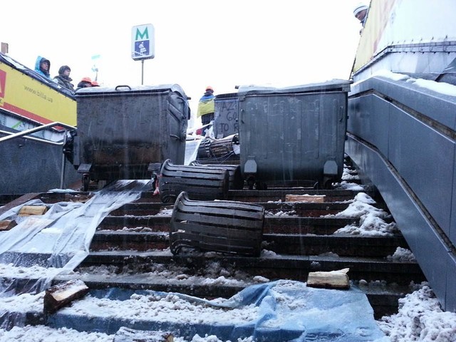Выходы из метро Майдан Независимости перекрыты. Фото: Влад Содель, Facebook