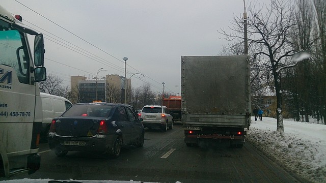 Пробка на проспекте Комарова. Фото: Панюшкина С., Сегодня.ua