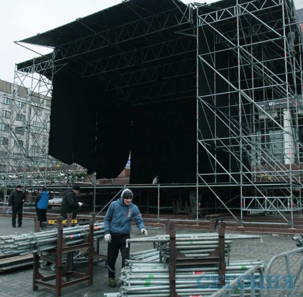 На Европейской площади готовятся к "антимайдану" | Фото: Григорий Салай