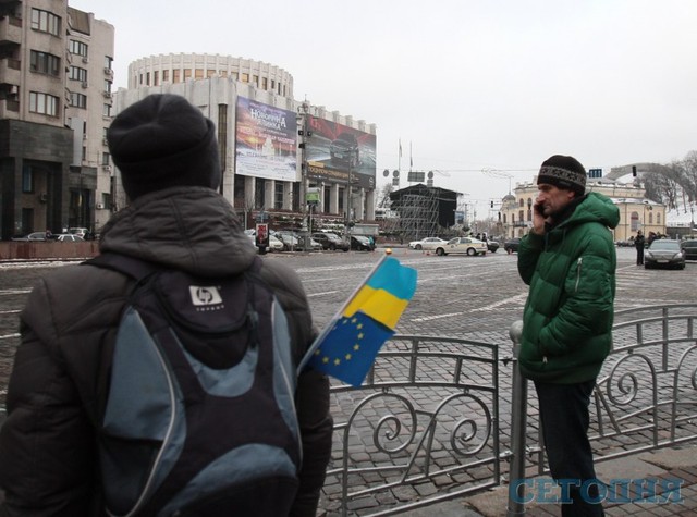 На Европейской площади готовятся к "антимайдану" | Фото: Григорий Салай