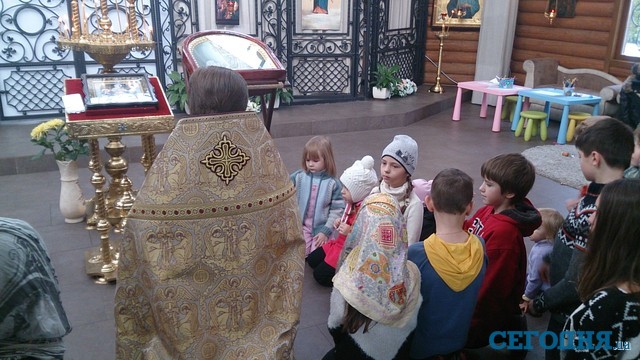 Дети молились за мир