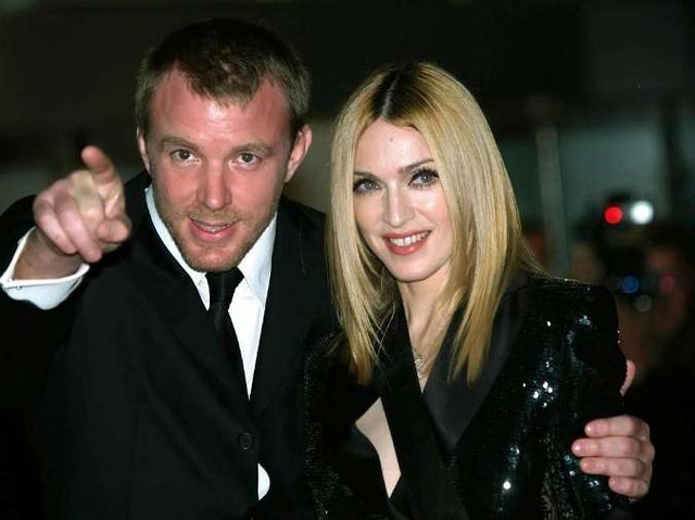 6. Мадонна и Гай Ричи<br />
В начале 2000 года Мадонна забеременела от работавшего над фильмом 