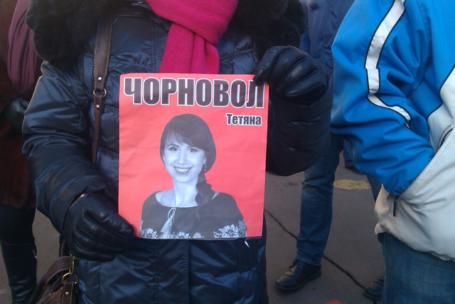 Митингующие держали фотографии избитой журналистки Татьяны Чорновол.  Фото: Нинько Д., Сегодня.ua
