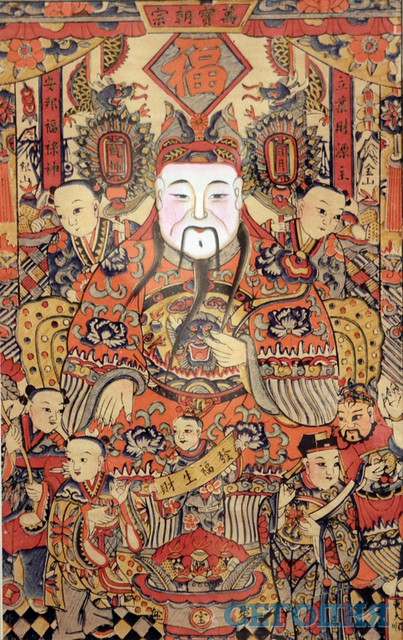 Золотой цай-шень. Божество, сидящее на троне, символизирует богатство. Уникальность картинки в том, что на одежде Цай-шена можно найти напыление золота. У него над головой нарисован иероглиф 