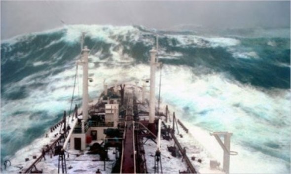 Волны-убийцы<br />
Волны-убийцы — гигантские одиночные волны, возникающие в океане, высотой 20—30 метров, обладающие нехарактерным для морских волн поведением. 