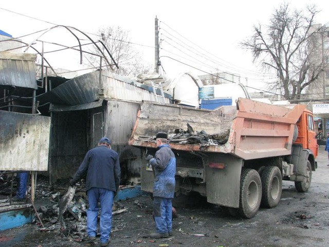 В Симферополе горел рынок. Фото: ГСЧС