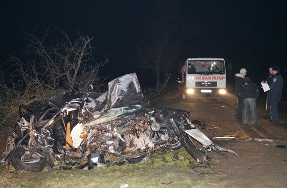 В автомобили сгорела заживо молодая пара. Фото: ГУ МВД в Закарпатской области
