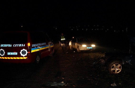 В автомобили сгорела заживо молодая пара. Фото: ГУ МВД в Закарпатской области