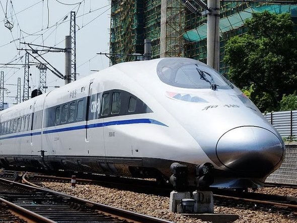 CRH-380A<br />
CRH-380A — тип скоростных поездов в Китае, разработанный в рамках программы по организации высокоскоростного железнодорожного сообщения в Китае. Поезд рассчитан на эксплуатационную скорость 350 км/ч, с максимальной эксплуатационной скоростью 380 км/ч. Оригинальный 8-вагонный поезд развил скорость 416.6 км/ч, а у более длинного 16-вагонного поезда 3 декабря 2010 года была зафиксирована максимальная скорость 486,1 км/ч на участке Цзаочжуан — Бэнпу на скоростной железной дороге Пекин-Шанхай.<br />
