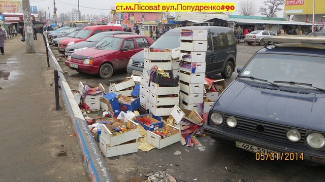 Торговцы уехали, а мусор остался. Фото: Неинтересный Киев