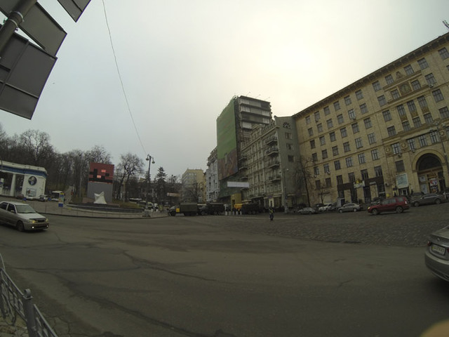 Блокпост в начале улицы Грушевского. Фото: Ус С., Сегодня.ua
