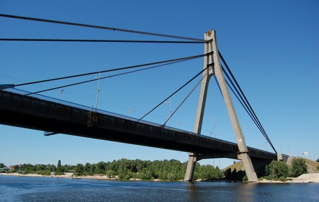 Московский мост – второй самый высокий мост столицы после Южного. Фото:bestbridge.net