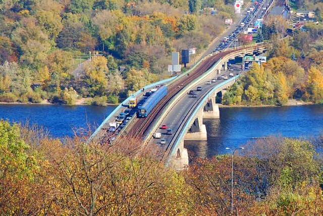 Мост Метро – первый метромост Киева. Фото:kiev-live.com