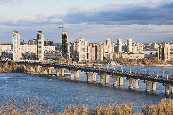 Мост Патона – самый старый в столице. Фото:afp.com.ua