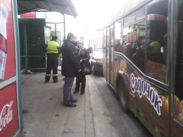 Из автобуса на Троещине выпала 70-летняя бабушка. Фото: Магнолия-ТВ