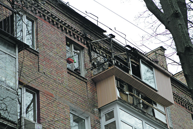 Балкон на Телиги. Благодаря коту Пушистику пожарные справились с огнем — пострадали крыша и балкон