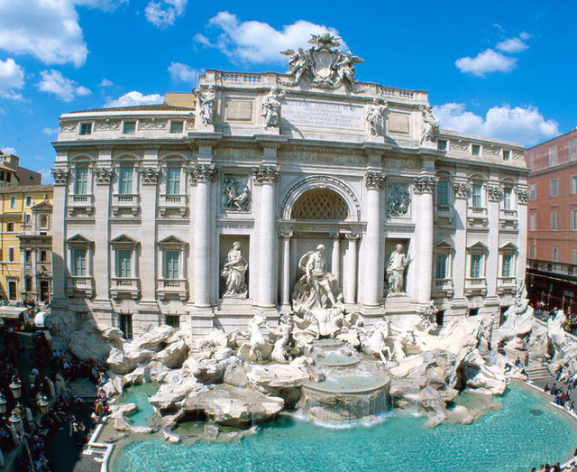 Фонтан Треви<br />
Фонтан Треви — самый крупный фонтан Рима, высотой 25,9 м и шириной 19,8 м. Этот фонтан в стиле барокко был построен в 1732—1762 годах архитектором Николой Сальви. Существует поверье, что человек, бросивший в него монетку, приедет в Рим еще раз. Две монеты — любовная встреча. Три — свадьба (бракосочетание). Четыре монеты — богатство. Пять монет — разлука. Денежная сумма, которую ежегодно 