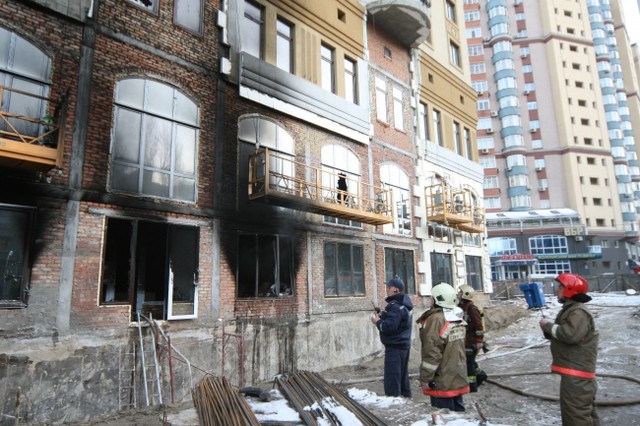 В Киеве горел дом. Фото: ГосЧС