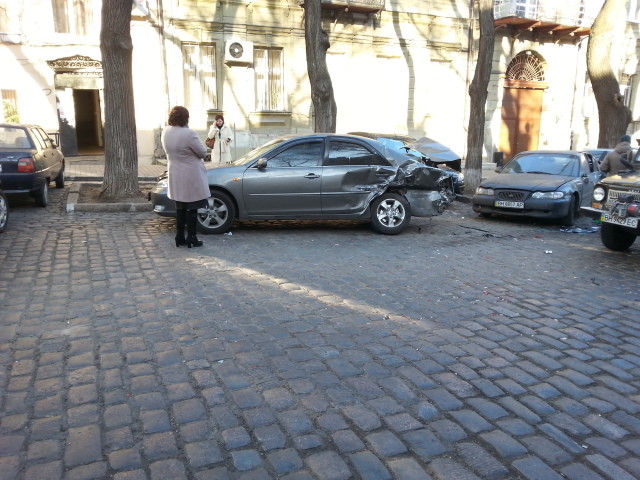 19-летняя одесситка таранила пять автомобилей. Фото: forum.od.ua