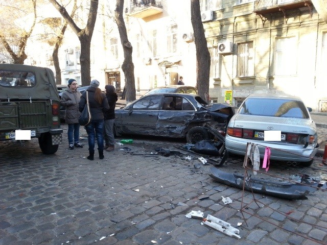 19-летняя одесситка таранила пять автомобилей. Фото: forum.od.ua